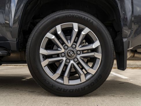 Used 2025 Toyota 4Runner Limited AWD/4WD image 15