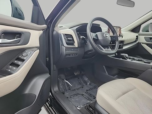 Used 2025 Nissan Rogue SV image 45