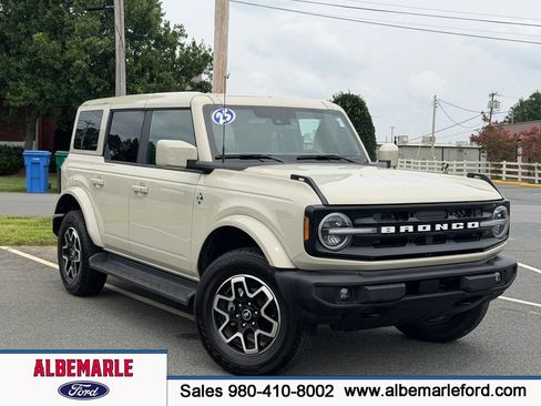 Used 2025 Ford Bronco Outer Banks AWD/4WD image 1