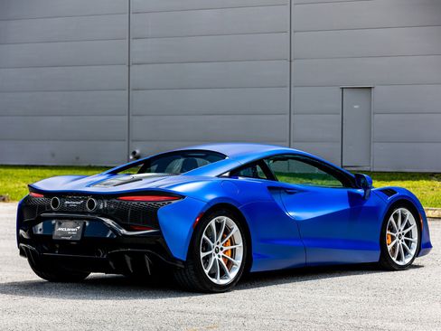 Used 2023 McLaren Artura PERFORMANCE image 31