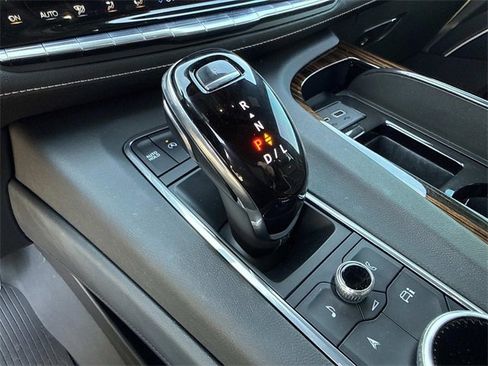 Used 2022 Cadillac Escalade ESV Premium Luxury image 30