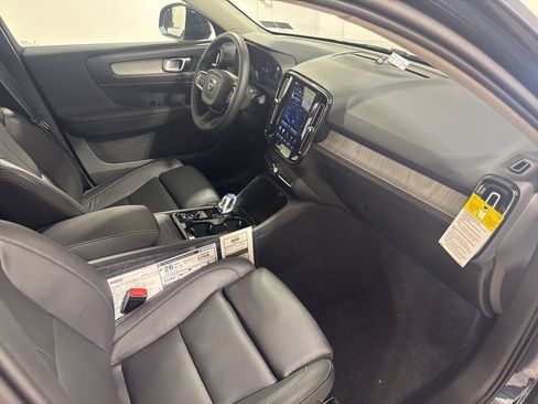 New 2026 Volvo XC40 B5 Ultra w/ Protection Package Premier image 27