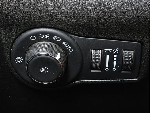 Used 2025 Jeep Compass Latitude w/ Altitude Special Edition AWD/4WD image 17