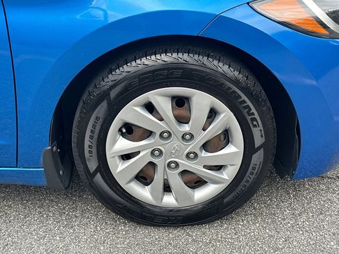 Used 2017 Hyundai Elantra SE image 12