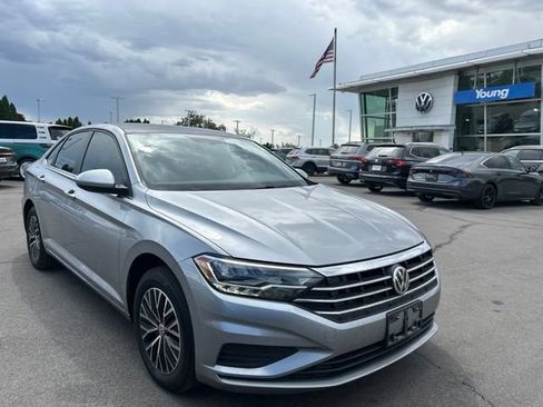 Used 2020 Volkswagen Jetta SE FWD image 1