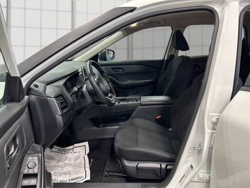 Used 2024 Nissan Rogue S image 9
