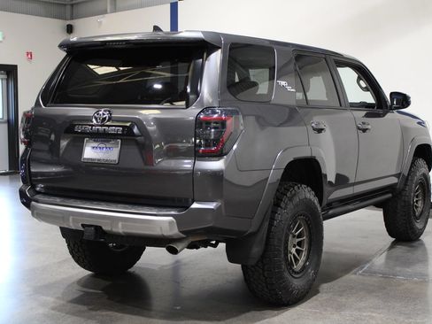 Used 2020 Toyota 4Runner TRD Off-Road Premium w/ Moonroof Package AWD/4WD image 19