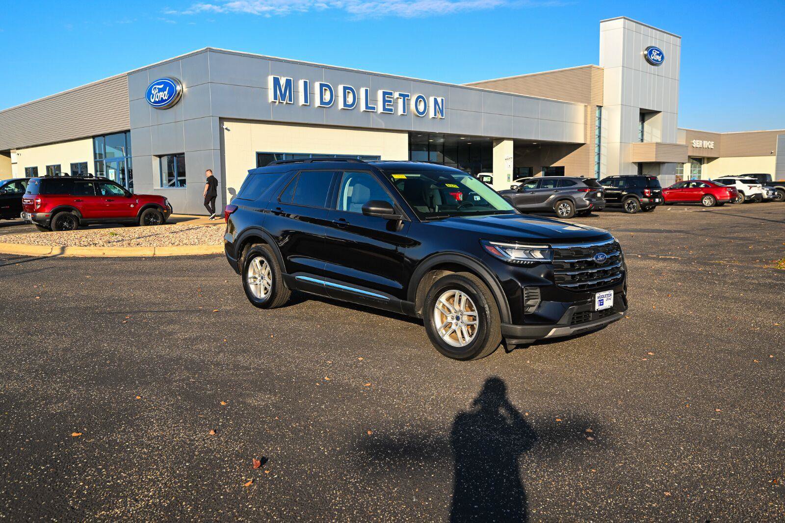 Used 2025 Ford Explorer Active AWD/4WD image 1