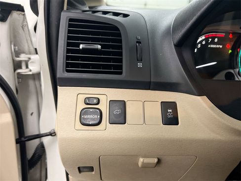 Used 2009 Toyota Venza AWD image 18