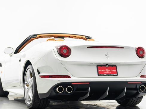 Used 2015 Ferrari California T image 7