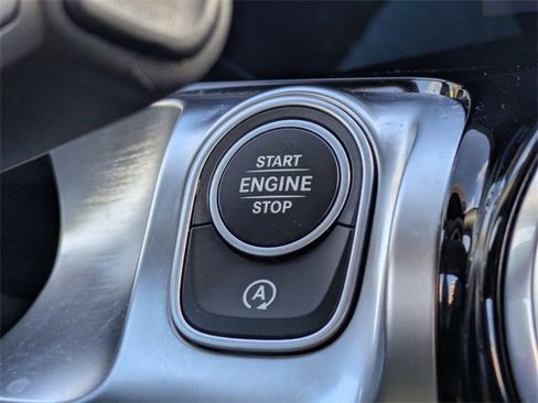 Used 2025 Mercedes-Benz GLB 250 image 23