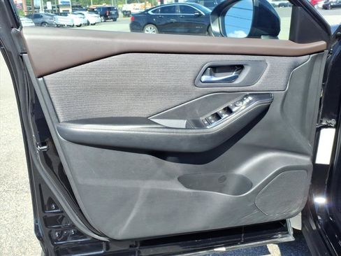 Used 2023 Nissan Rogue SV image 19