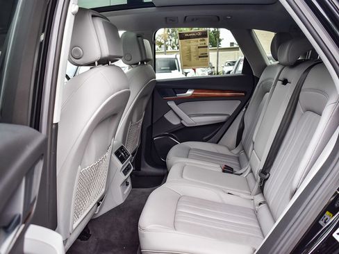 Used 2022 Audi Q5 2.0T Premium w/ Convenience Package image 19