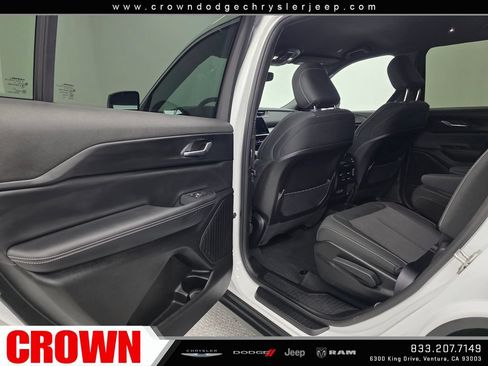 Used 2024 Jeep Grand Cherokee L Laredo AWD/4WD image 20