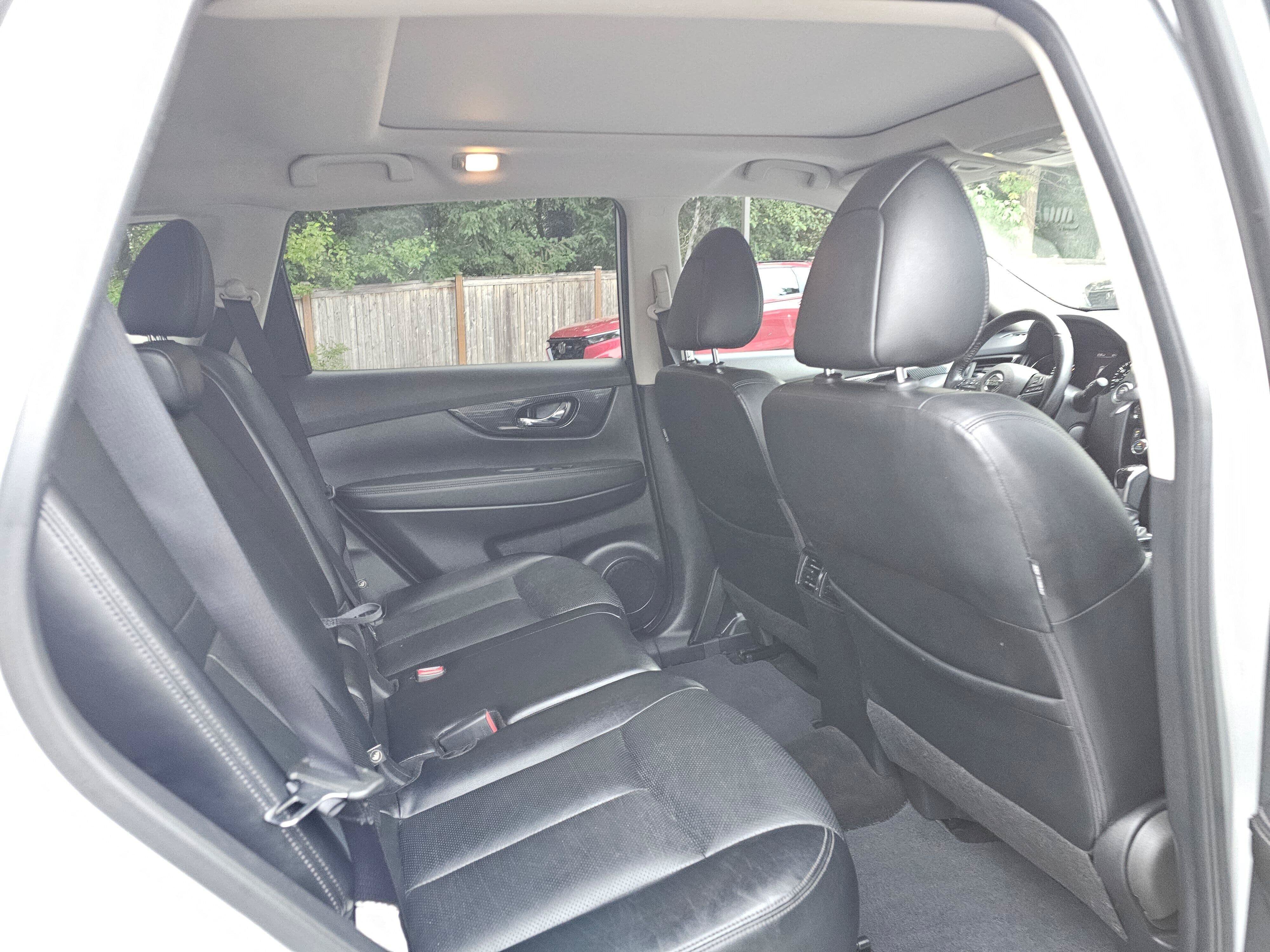 Used 2018 Nissan Rogue SL w/ Premium Package AWD/4WD image 14