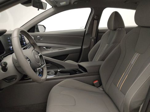 Used 2025 Hyundai Elantra Sport image 17