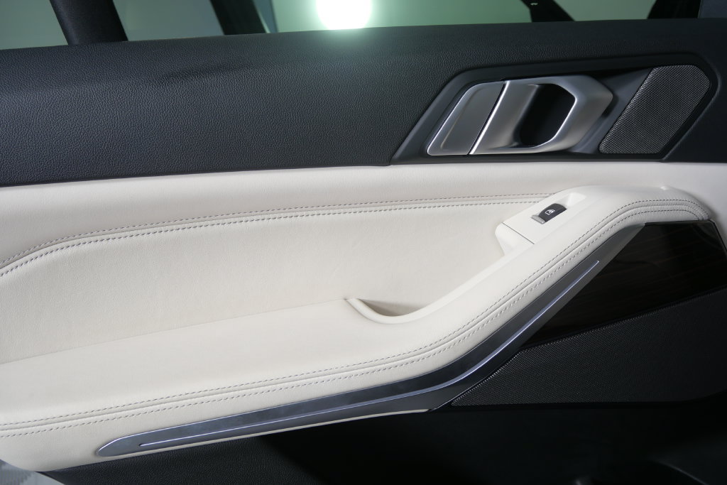 Used 2019 BMW X5 xDrive40i w/ M Sport Package AWD/4WD image 13