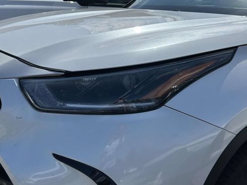 Used 2024 Toyota Highlander XSE FWD image 4