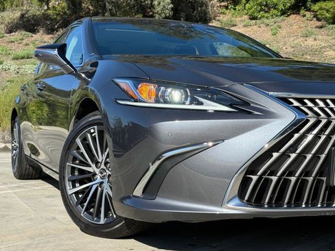 Certified 2025 Lexus ES 300h w/ Premium Package image 7
