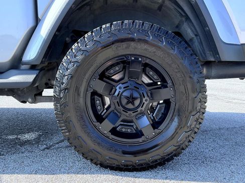 Used 2021 Jeep Gladiator Overland AWD/4WD image 22