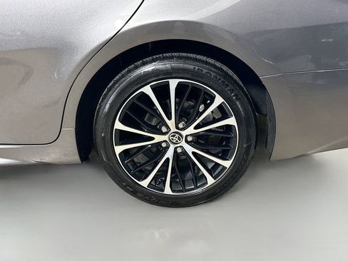 Certified 2020 Toyota Camry SE FWD image 9