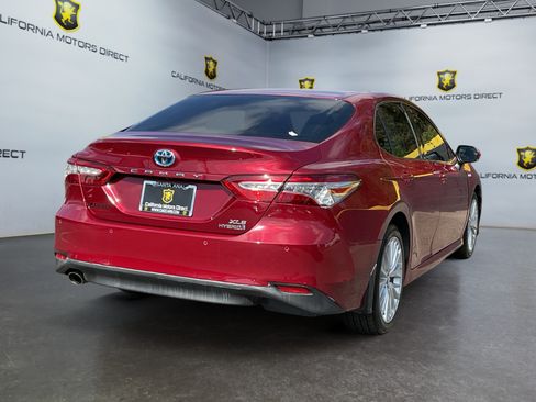 Used 2018 Toyota Camry XLE FWD image 5