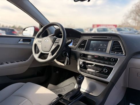 Used 2017 Hyundai Sonata SE image 34