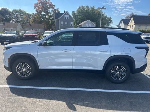 New 2026 Chevrolet Traverse LT w/ Driver Confidence Package image 2