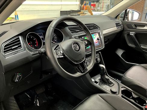 Used 2021 Volkswagen Tiguan SE image 16