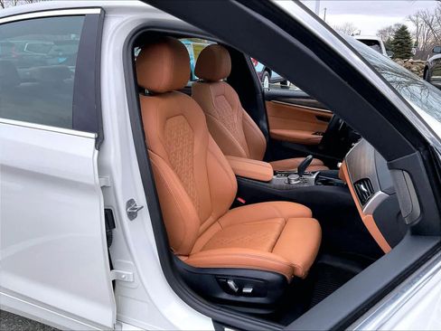 Used 2023 BMW 530i xDrive w/ Premium Package image 21