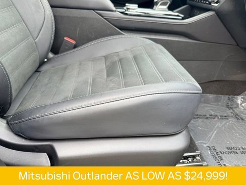 Used 2025 Mitsubishi Outlander SE FWD image 14
