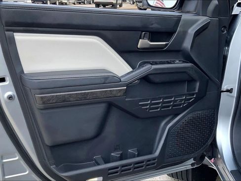 Used 2025 Toyota Tacoma Limited image 20