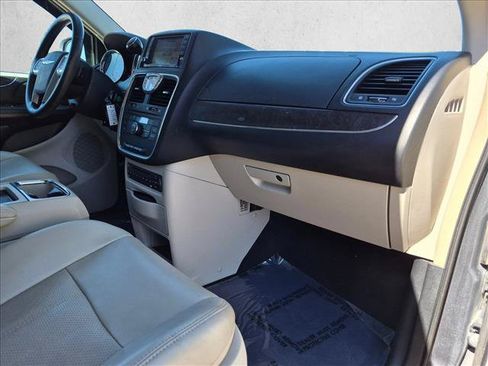 Used 2012 Chrysler Town & Country Touring-L w/ Entertainment Group #2 FWD image 23