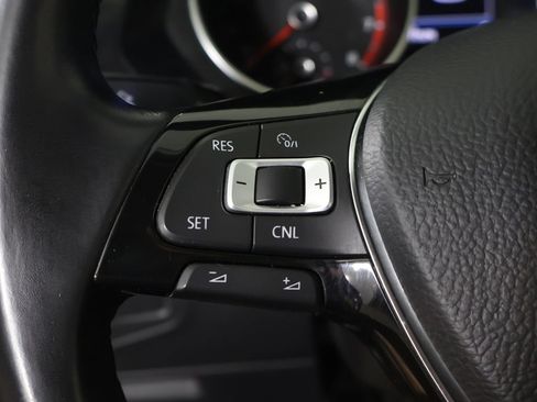 Used 2018 Volkswagen Tiguan SE AWD/4WD image 39
