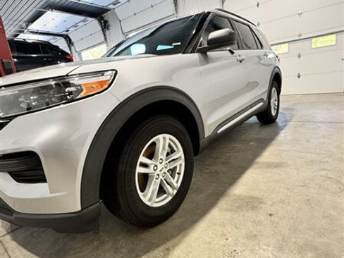 Used 2021 Ford Explorer XLT AWD/4WD image 4