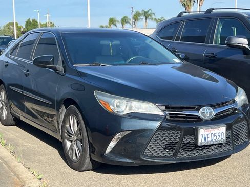 Used 2017 Toyota Camry SE FWD image 3