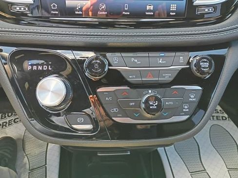 New 2026 Chrysler Pacifica Select FWD image 27