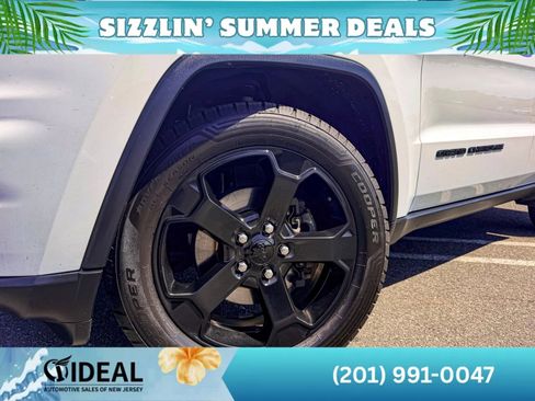 Used 2019 Jeep Grand Cherokee Laredo AWD/4WD image 43