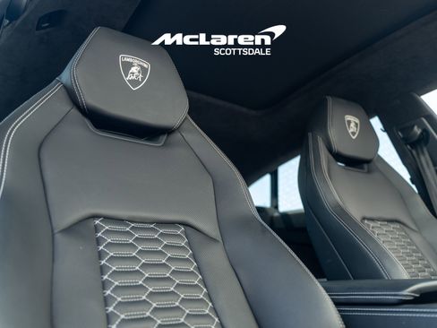 Used 2021 Lamborghini Urus AWD/4WD image 12