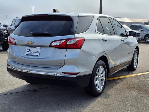 Used 2020 Chevrolet Equinox LT image 2