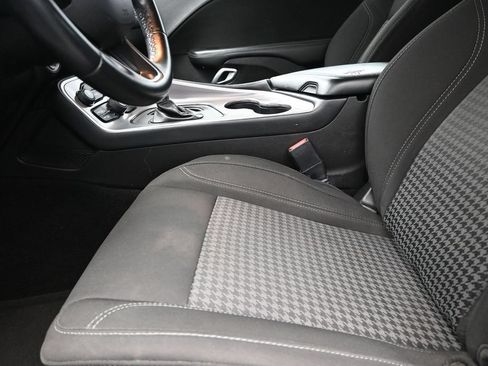 Used 2022 Dodge Challenger SXT RWD image 13