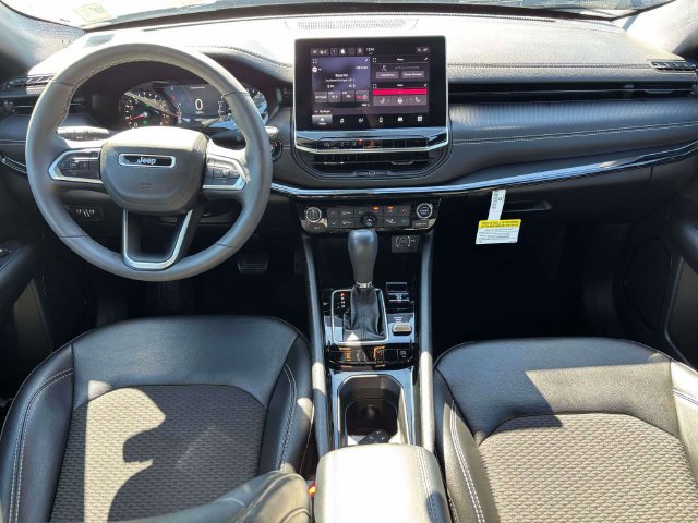 Used 2023 Jeep Compass Latitude w/ Convenience Group AWD/4WD image 23