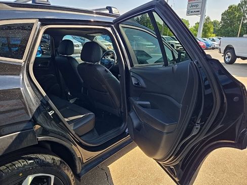 Used 2025 Chevrolet Trax RS w/ Sunroof Package FWD image 74
