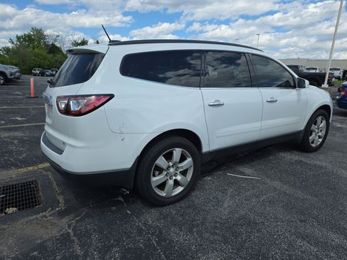 Used 2017 Chevrolet Traverse LT w/ Style and Technology Package FWD image 3