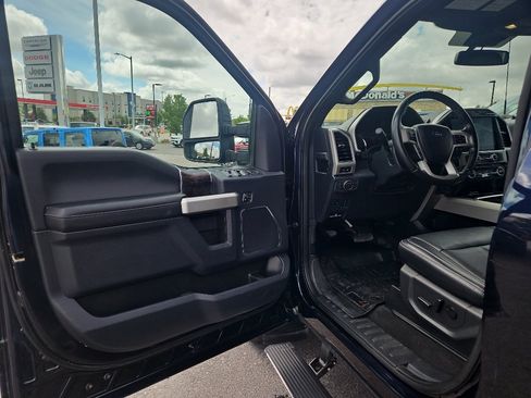 Used 2022 Ford F250 Lariat w/ Lariat Ultimate Package AWD/4WD image 22