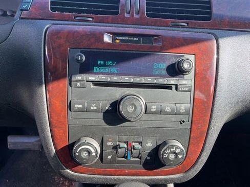 Used 2009 Chevrolet Impala LT w/ Luxury Edition Package image 16