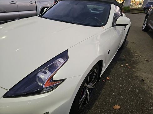 Used 2018 Nissan 370Z Touring Sport image 8