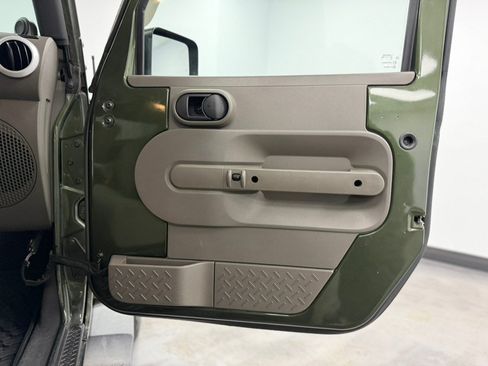 Used 2009 Jeep Wrangler Sahara AWD/4WD image 28