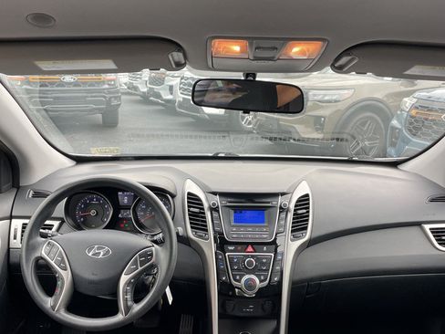 Used 2016 Hyundai Elantra GT FWD image 3
