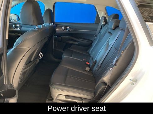 Used 2024 Kia Sorento S image 11